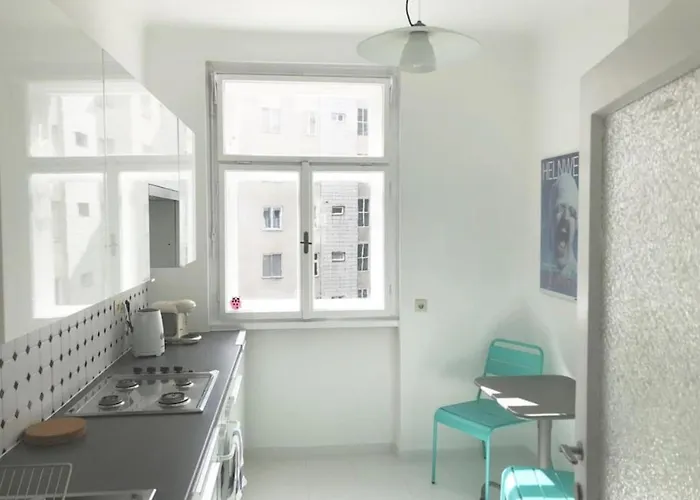 Appartement Bright, Lovely And Quiet At The Heart Of Vienna, Nachmarkt, Center Wenen